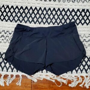 Lululemon shorts size 6
